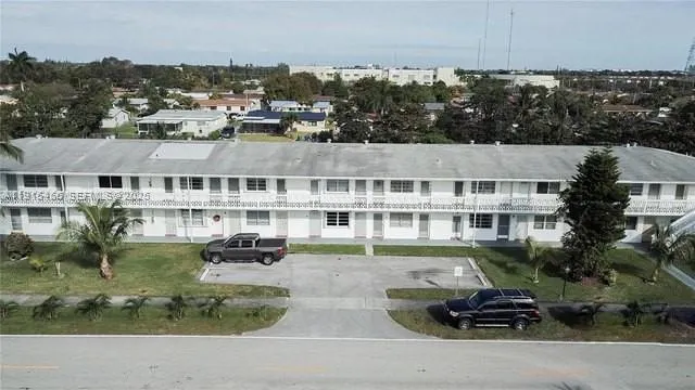 Foto de propiedad en 122 NE 204th Street 3, Miami Gardens, FL 33179 Miami Gardens con MLS# 