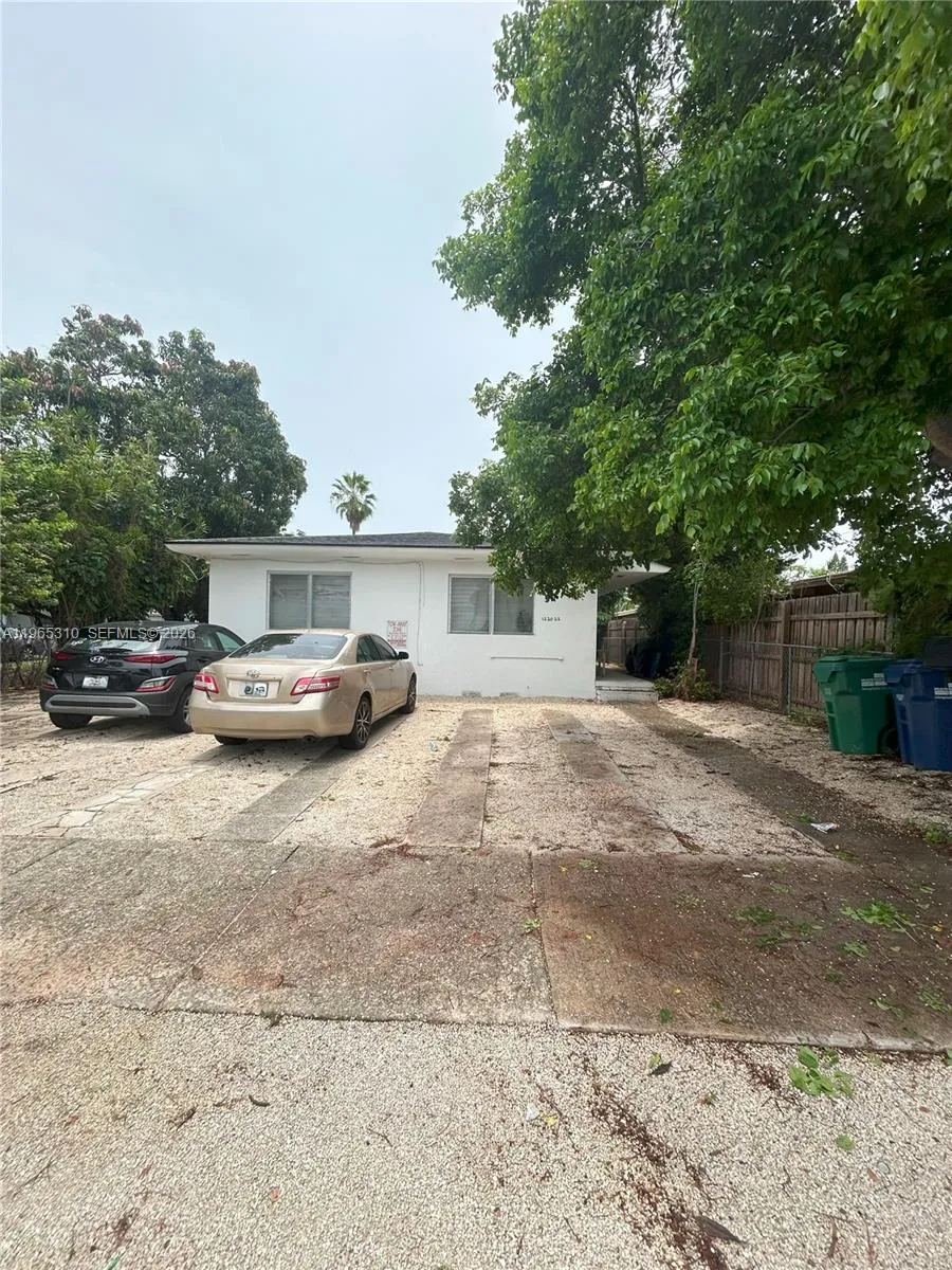 Foto de propiedad en 1220-1222 NE 110th Terrace, Miami, FL 33161 Miami con MLS# 