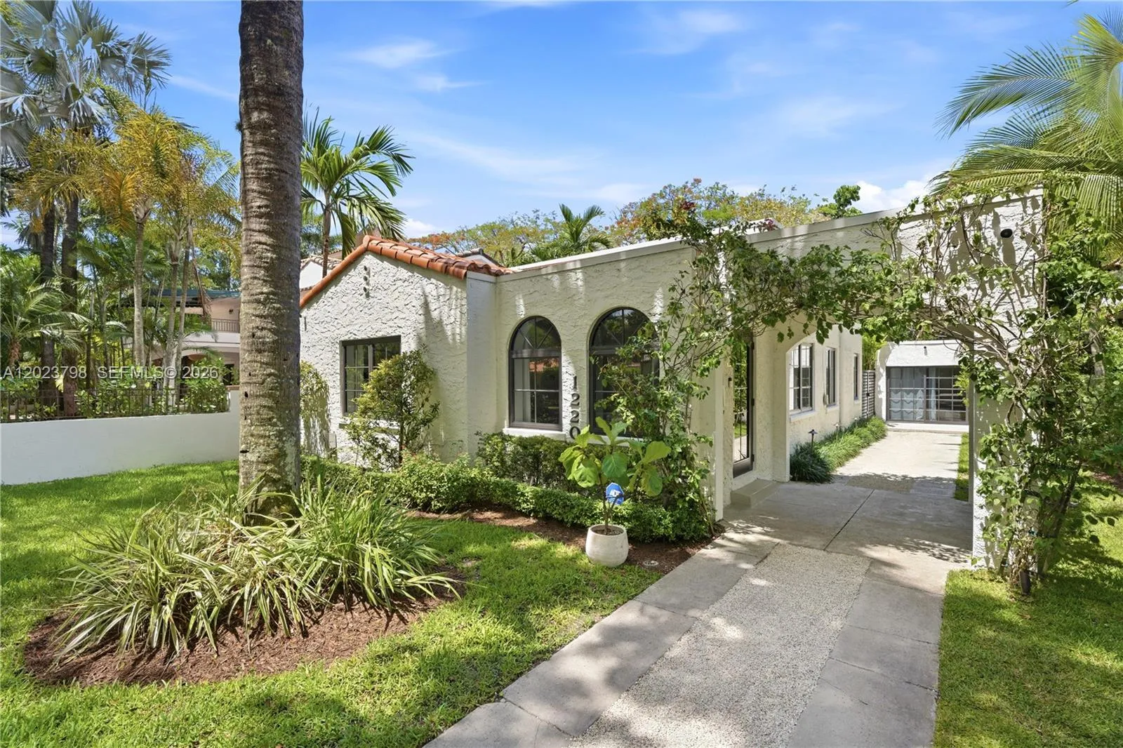 Foto de propiedad en 1220 Cordova Street, Coral Gables, FL 33134 Coral Gables con MLS# 