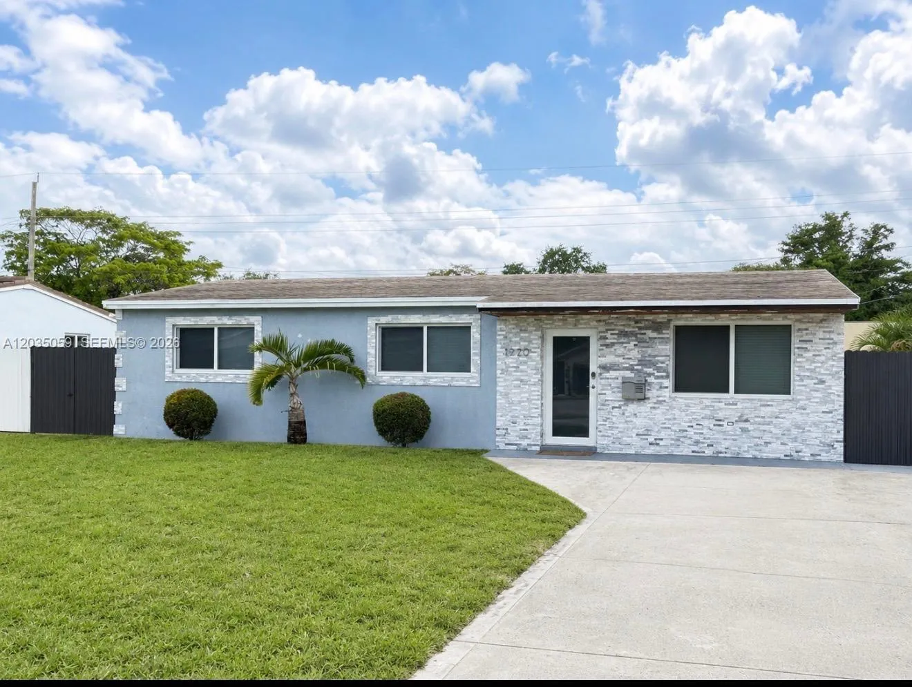 Foto de propiedad en 1220 N 71st Terrace, Hollywood, FL 33024 Hollywood con MLS# 