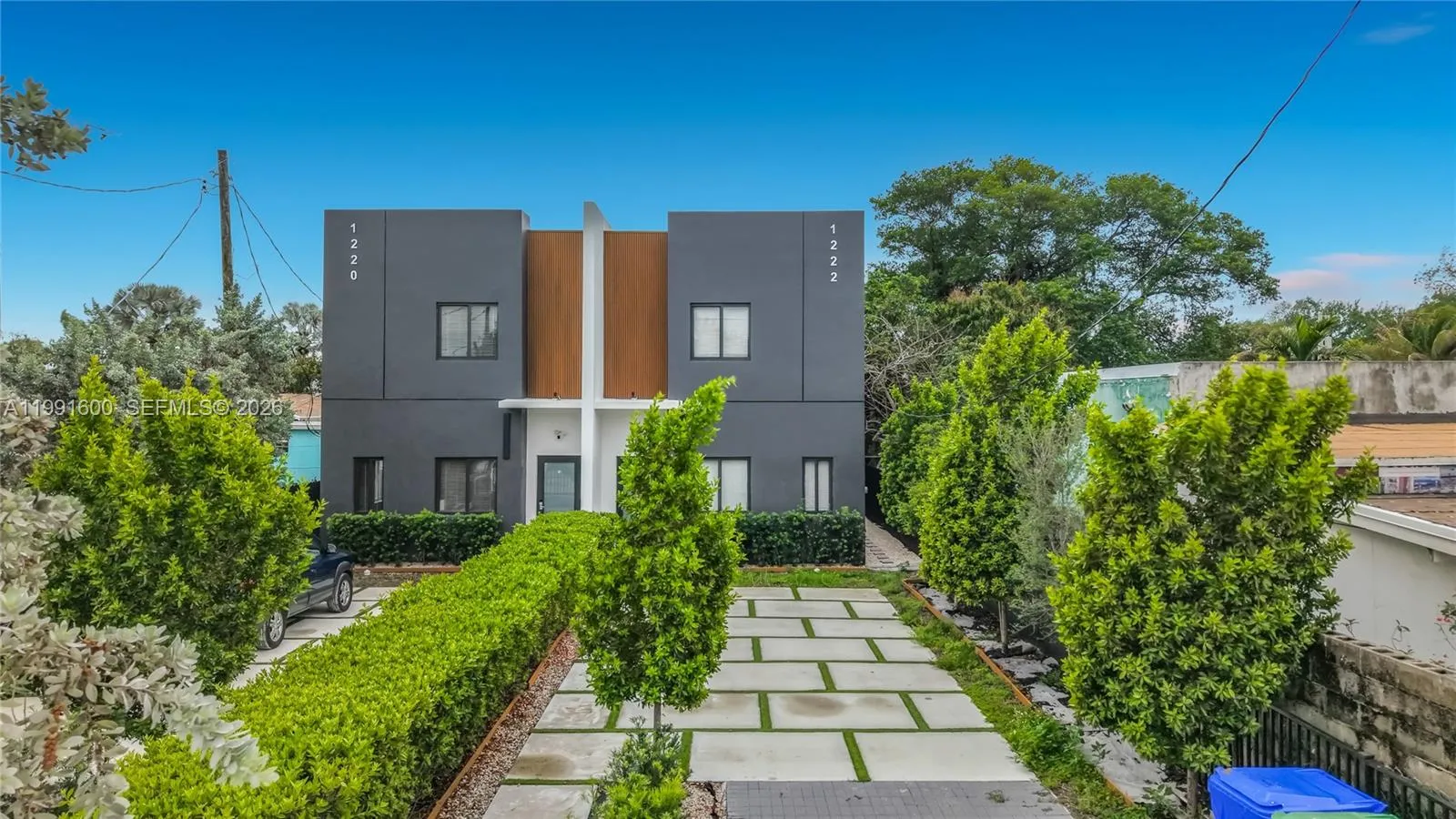 Foto de propiedad en 1220 NW & 1222 30th Street, Miami, FL 33142 Miami con MLS# 