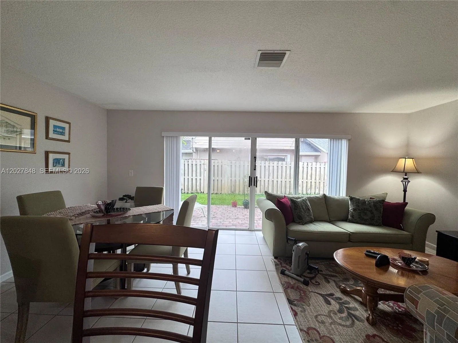 Foto de propiedad en 12204 NW 36th Place, Sunrise, FL 33323 Sunrise con MLS# 