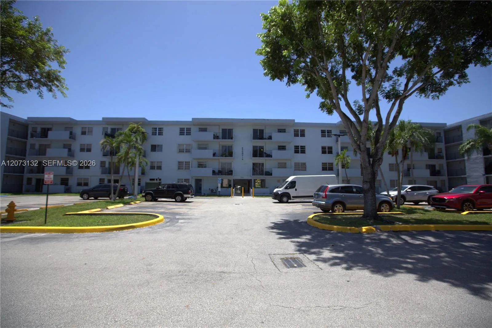 Foto de propiedad en 1221 SW 122nd Avenue 403, Miami, FL 33184 Miami con MLS# 