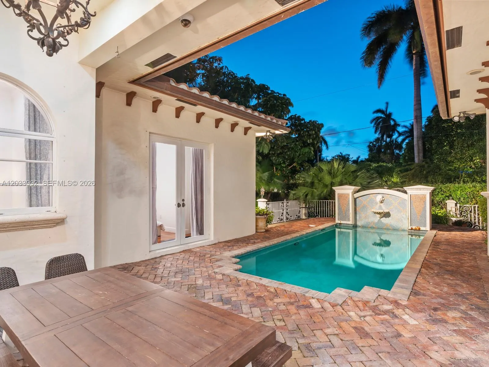 Foto de propiedad en 1223 Jackson Street, Hollywood, FL 33019 Hollywood con MLS# 