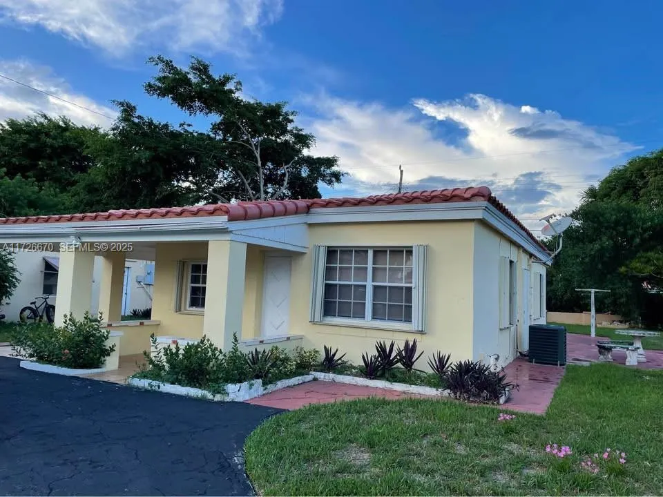Foto de propiedad en 1223 NE 181st Street, North Miami Beach, FL 33162 North Miami Beach con MLS# 