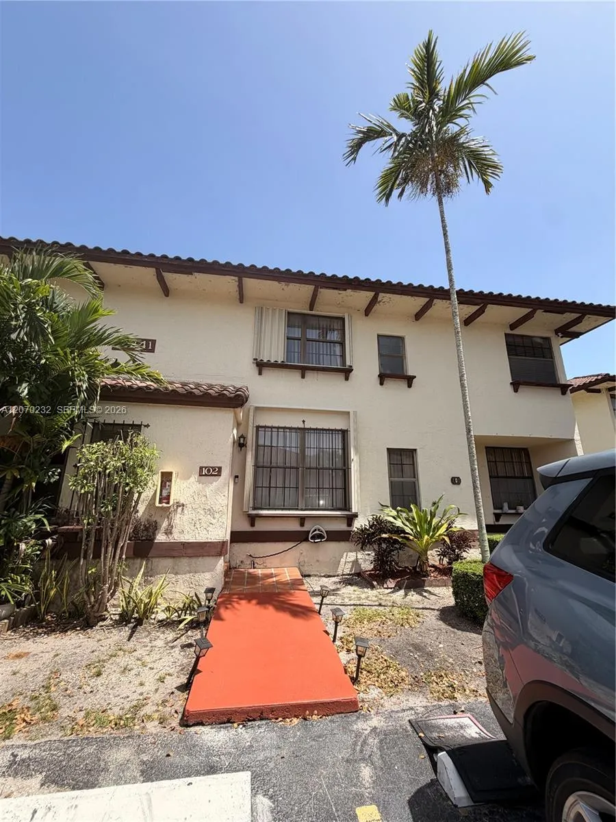 Foto de propiedad en 12241 SW 16th Terrace 102-K, Miami, FL 33175 Miami con MLS# 