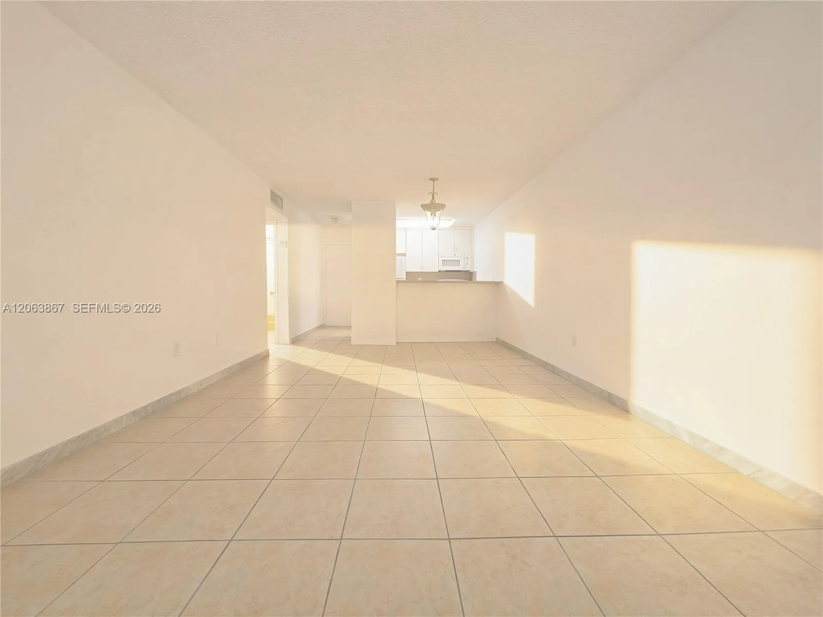 Foto de propiedad en 1225 NE 124th Street 24B, North Miami, FL 33161 North Miami con MLS# 
