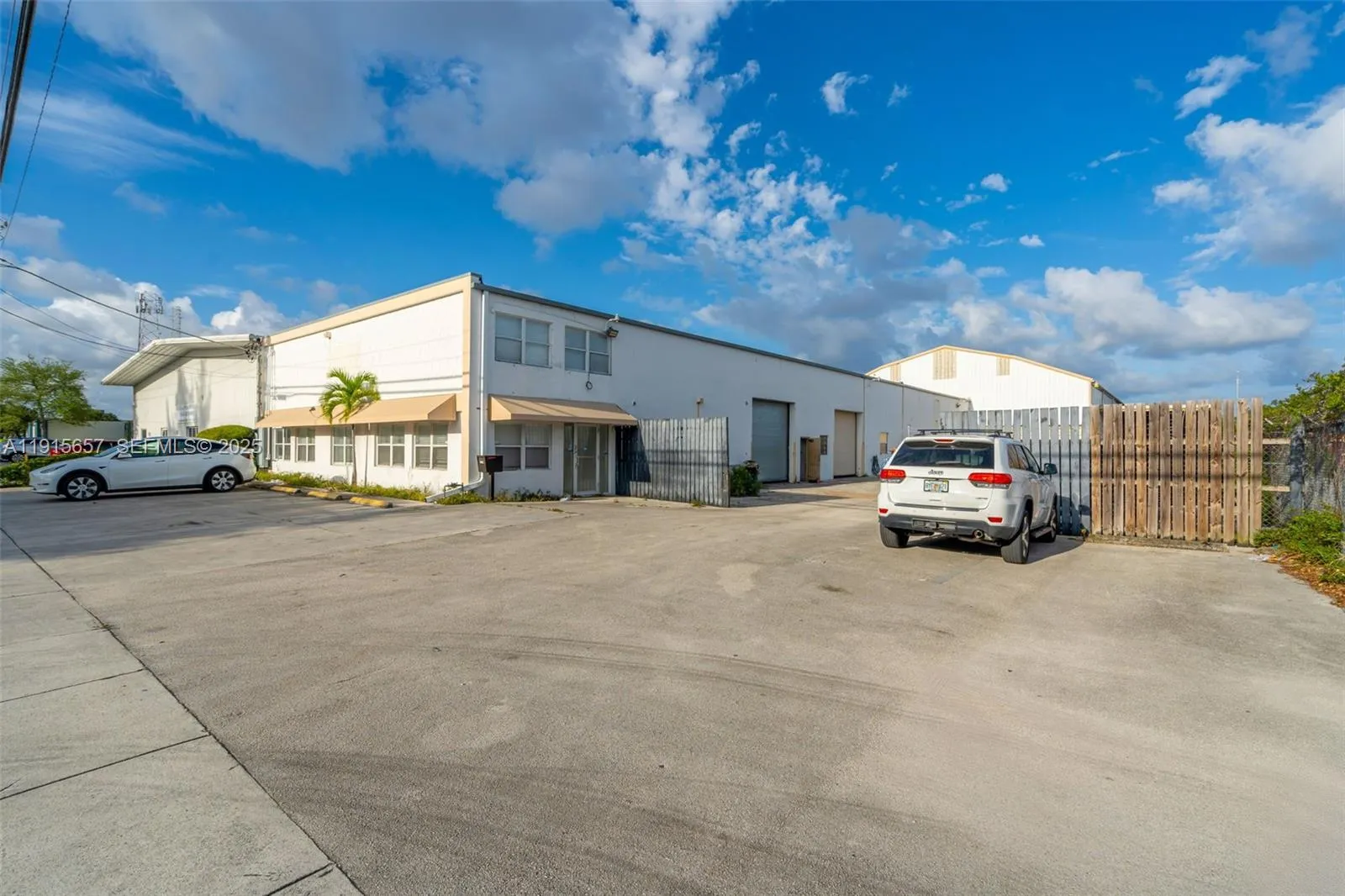 Foto de propiedad en 1226 NW 23rd Avenue, Fort Lauderdale, FL 33311 Fort Lauderdale con MLS# 