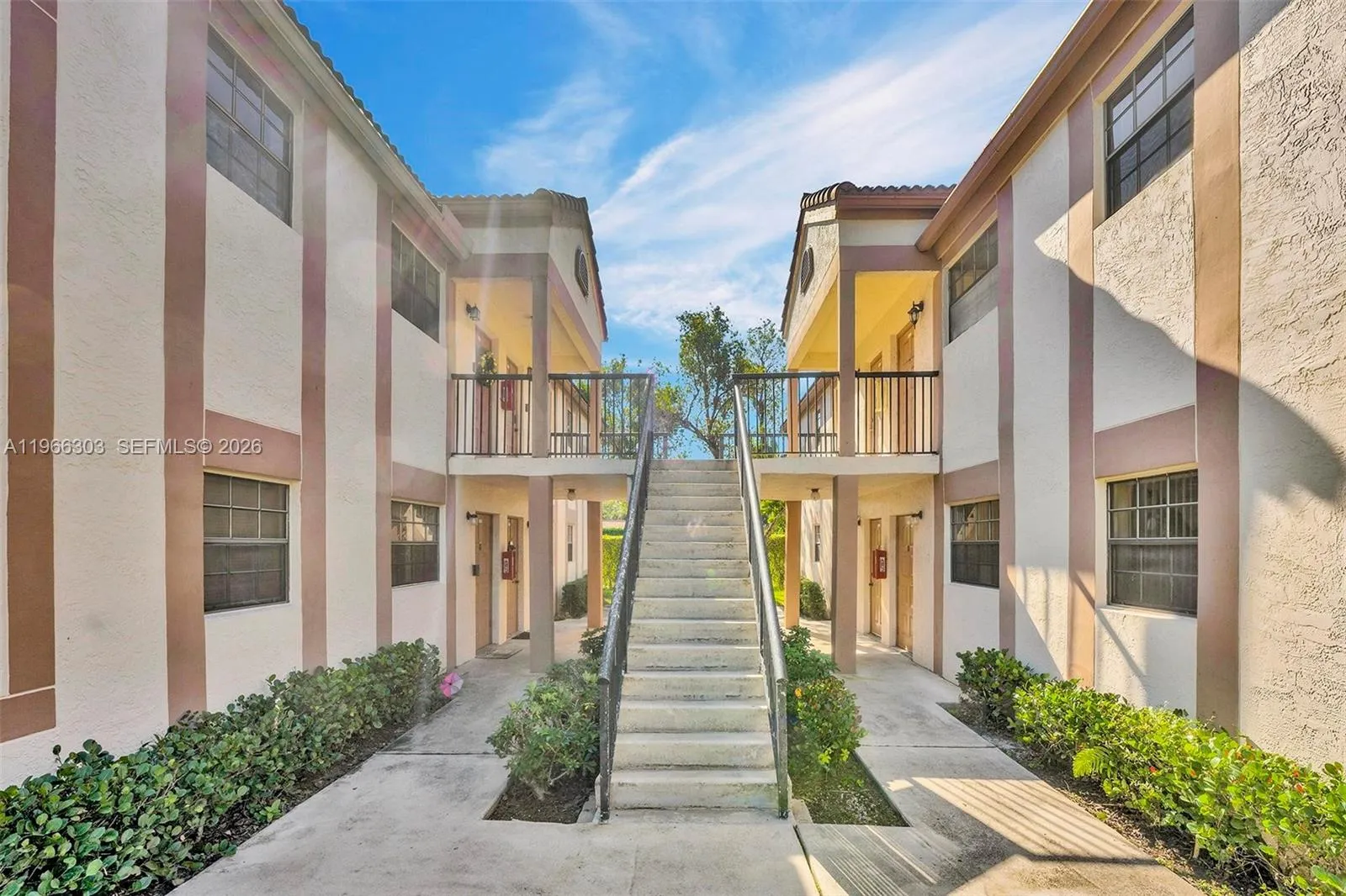 Foto de propiedad en 12272 Royal Palm Boulevard A-5, Coral Springs, FL 33065 Coral Springs con MLS# 
