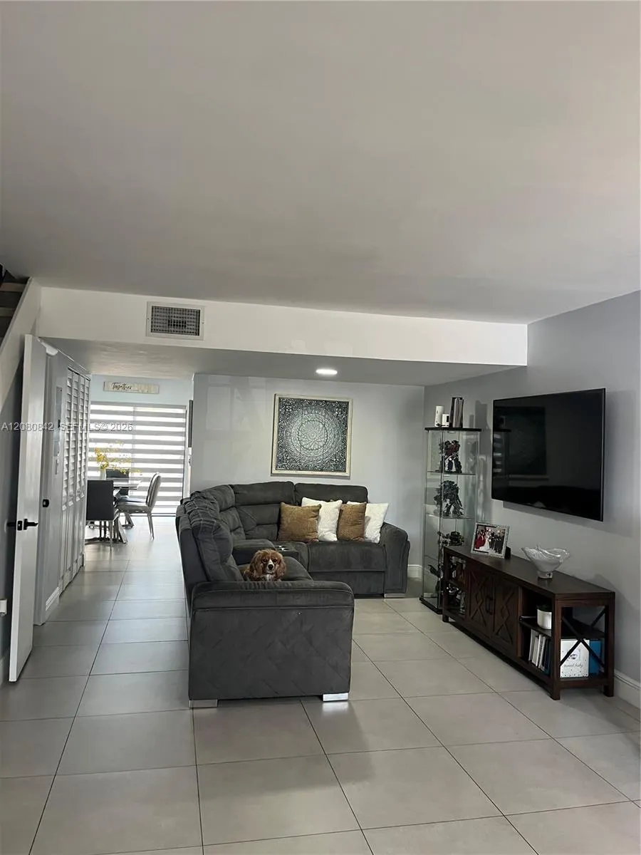 Foto de propiedad en 12277 SW 16th Terrace 106-Y, Miami, FL 33175 Miami con MLS# 
