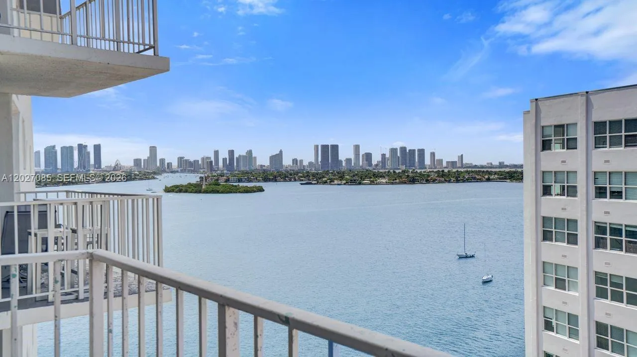 Foto de propiedad en 1228 West Avenue 1404, Miami Beach, FL 33139 Miami Beach con MLS# 