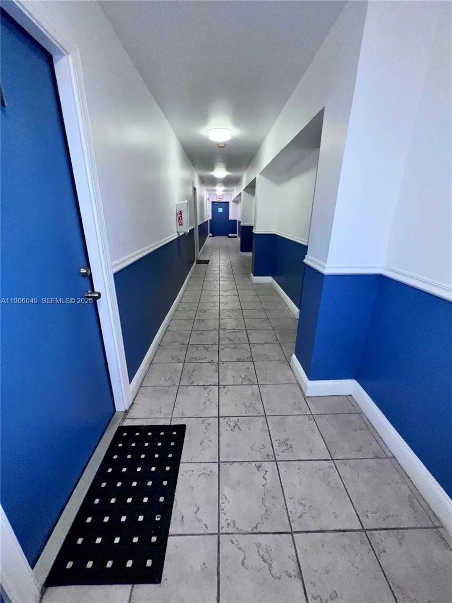 Foto de propiedad en 12290 NE 11th Court 305, North Miami, FL 33161 North Miami con MLS# 