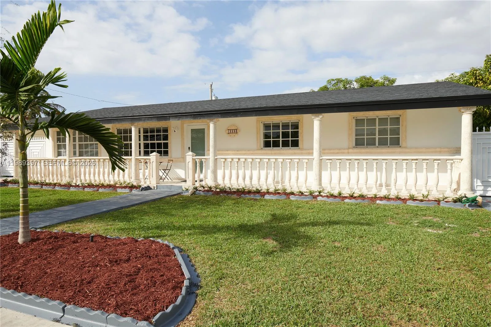 Foto de propiedad en 12293 SW 28th Terrace, Miami, FL 33175 Miami con MLS# 