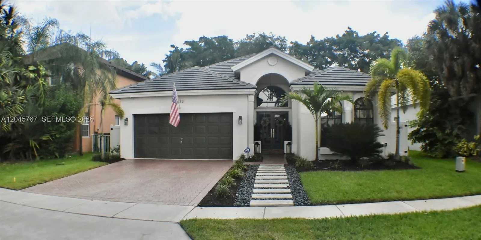 Foto de propiedad en 123 SW 164th Avenue, Pembroke Pines, FL 33027 Pembroke Pines con MLS# 