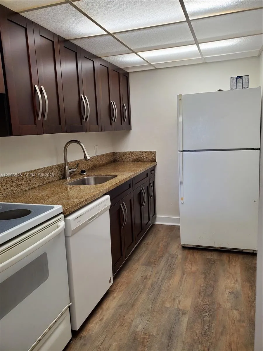 Foto de propiedad en 1230 NE 139th Street 409, North Miami, FL 33161 North Miami con MLS# 