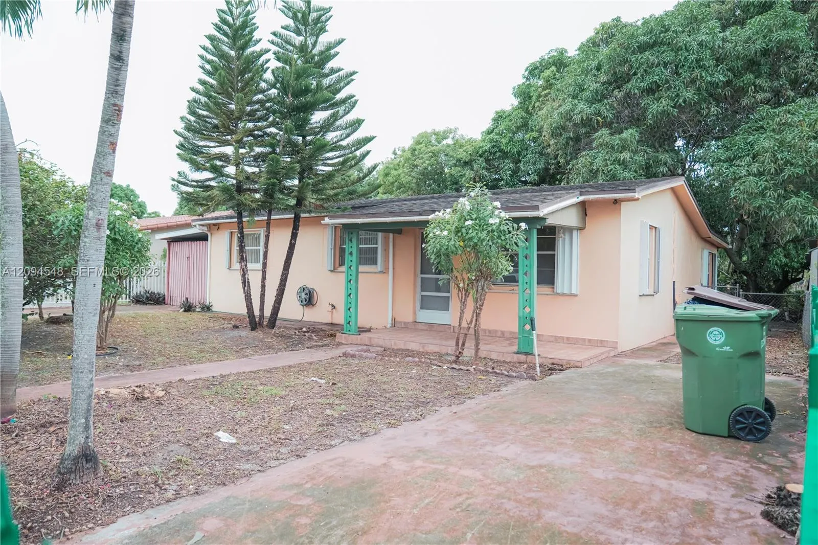En Venta 1230 W 35th Street, Hialeah, FL 33012, Hialeah, FL 33012