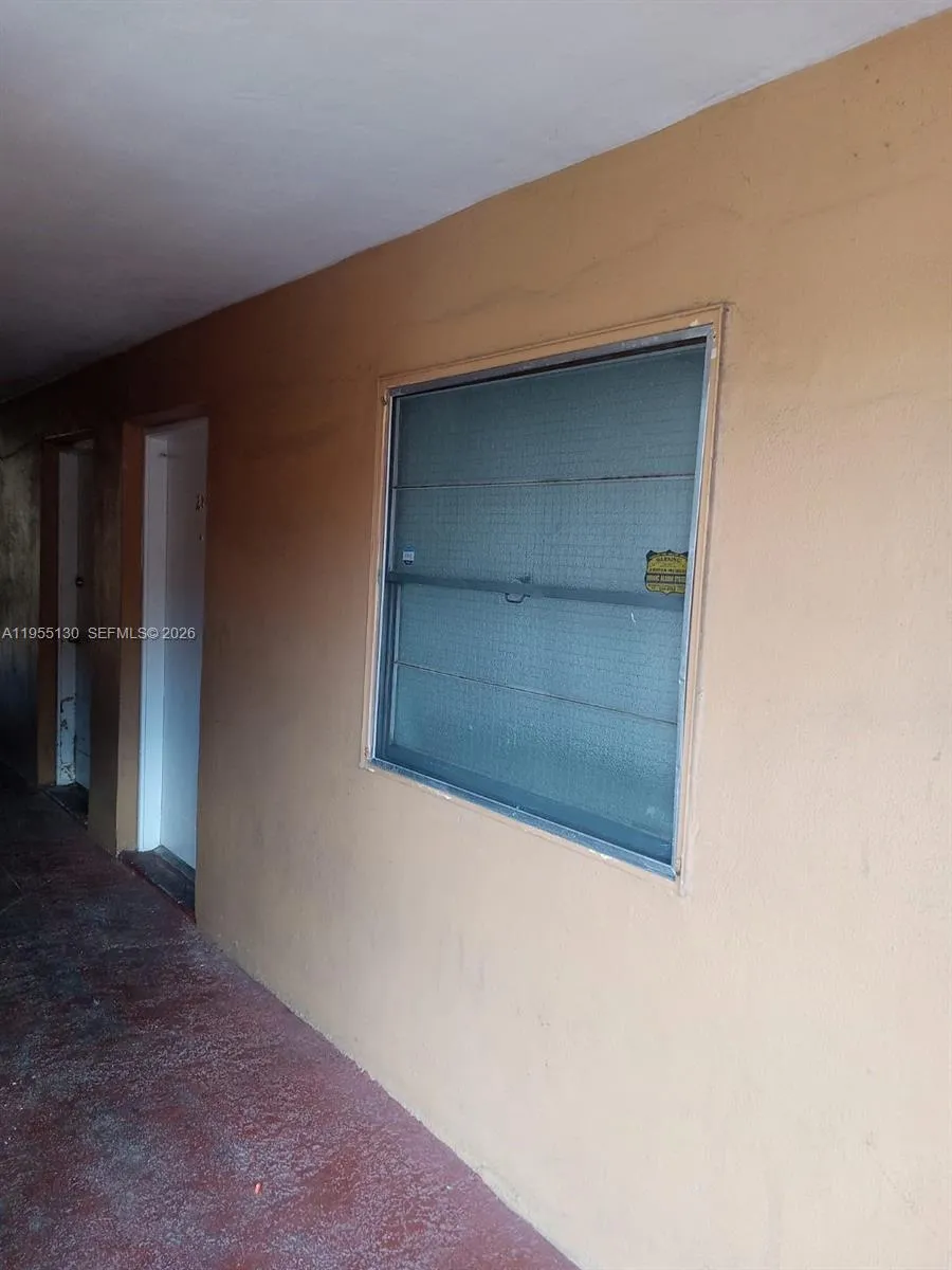 Foto de propiedad en 1230 W 54th Street 216A, Hialeah, FL 33012 Hialeah con MLS# 