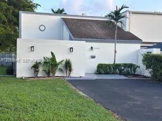 Foto de propiedad en 12300 SW 18 Te 0, Miami, FL 33175 Miami con MLS# 