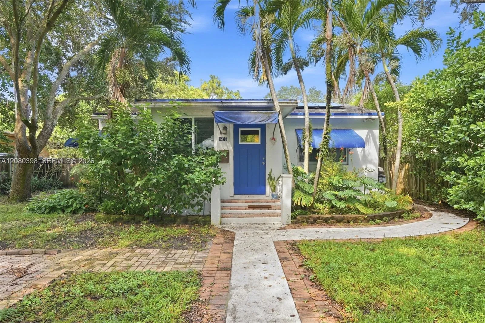 Foto de propiedad en 12310 NE 12th Court, North Miami, FL 33161 North Miami con MLS# 