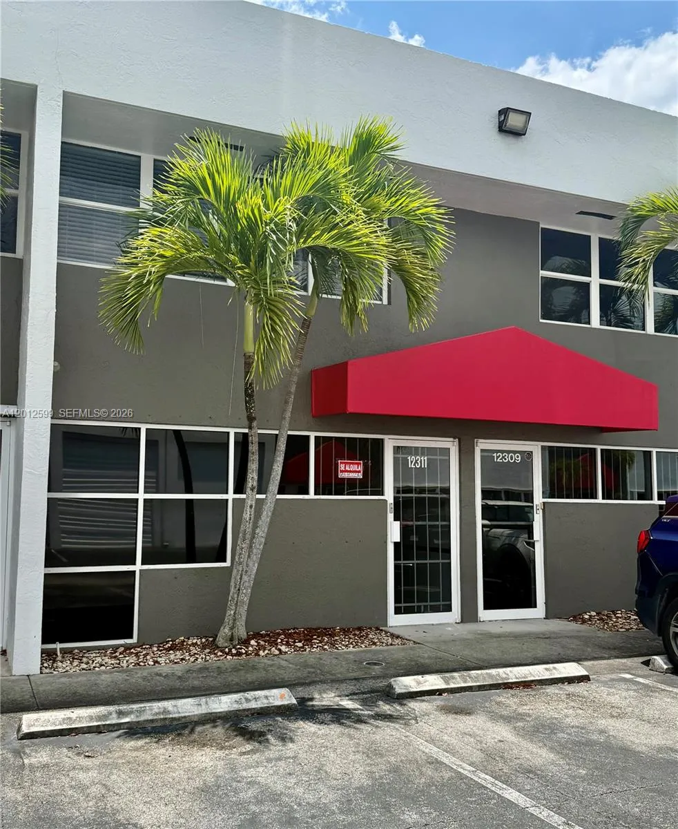 Foto de propiedad en 12311 SW 133rd Court 23, Miami, FL 33186 Miami con MLS# 