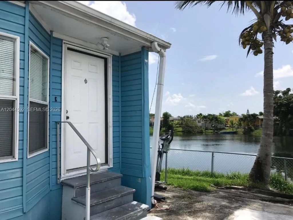 Foto de propiedad en 1233 SW 130 Avenue 1233, Miami, FL 33184 Miami con MLS# 