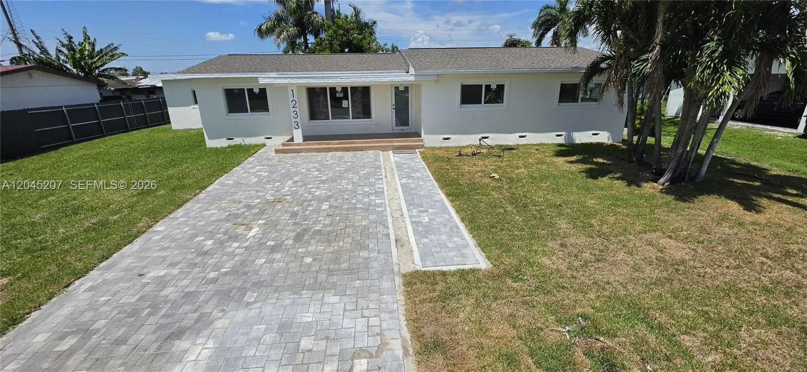 Foto de propiedad en 1233 SW Avenue C Place, Belle Glade, FL 33430 Belle Glade con MLS# 