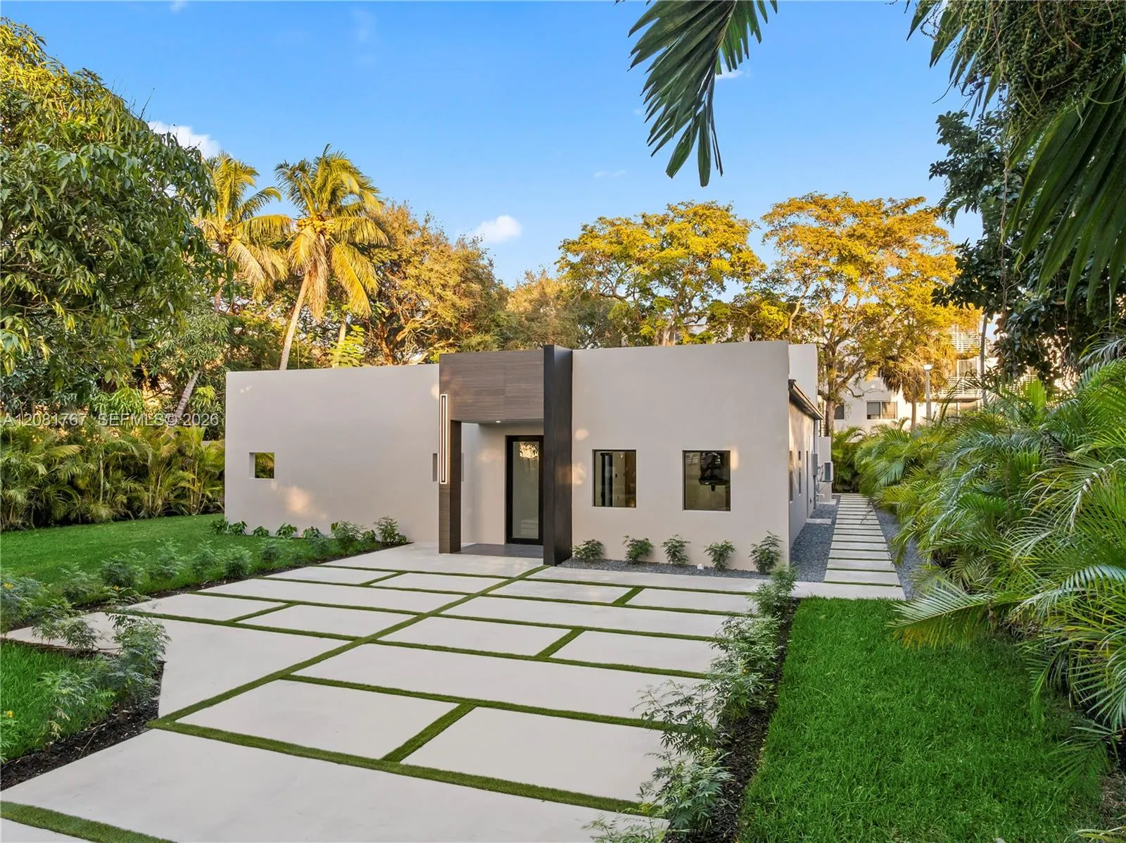 Foto de propiedad en 12335 Griffing Boulevard 12335, North Miami, FL 33161 North Miami con MLS# 