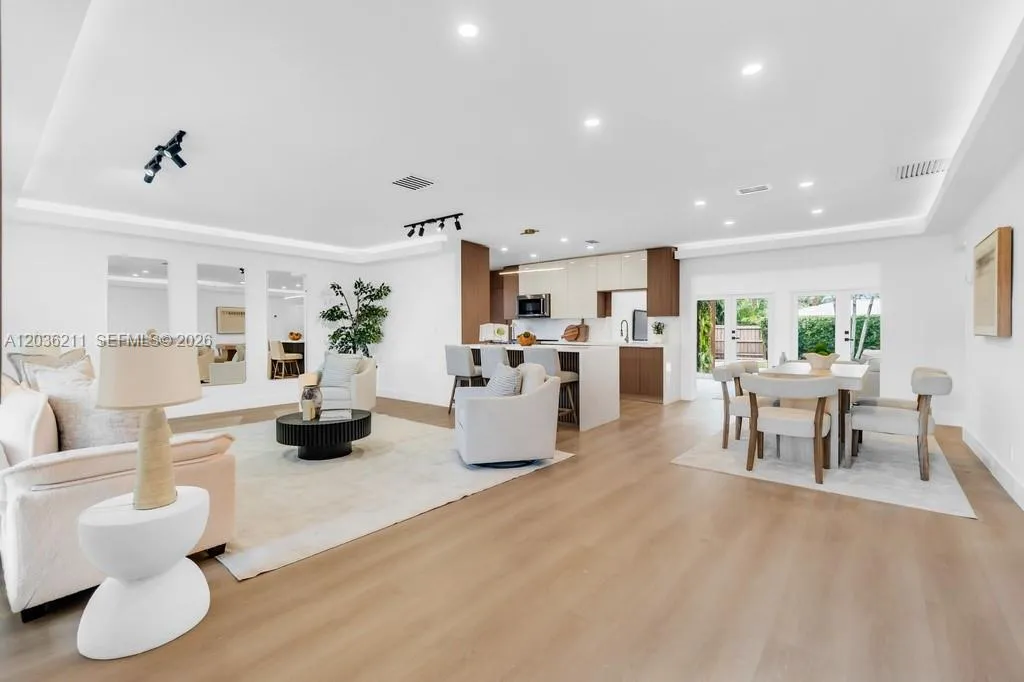 Foto de propiedad en 1234 Buchanan Street, Hollywood, FL 33019 Hollywood con MLS# 