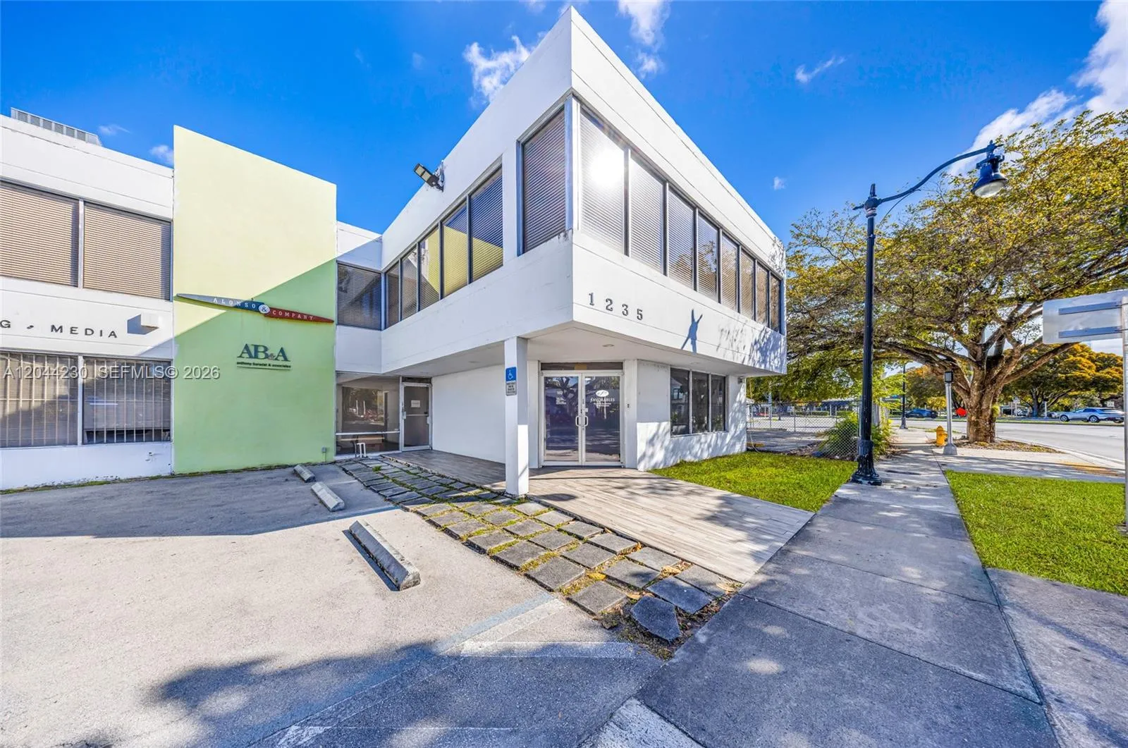 En Renta 1235 SW 22nd Street, Miami, FL 33145, Miami, FL 33145