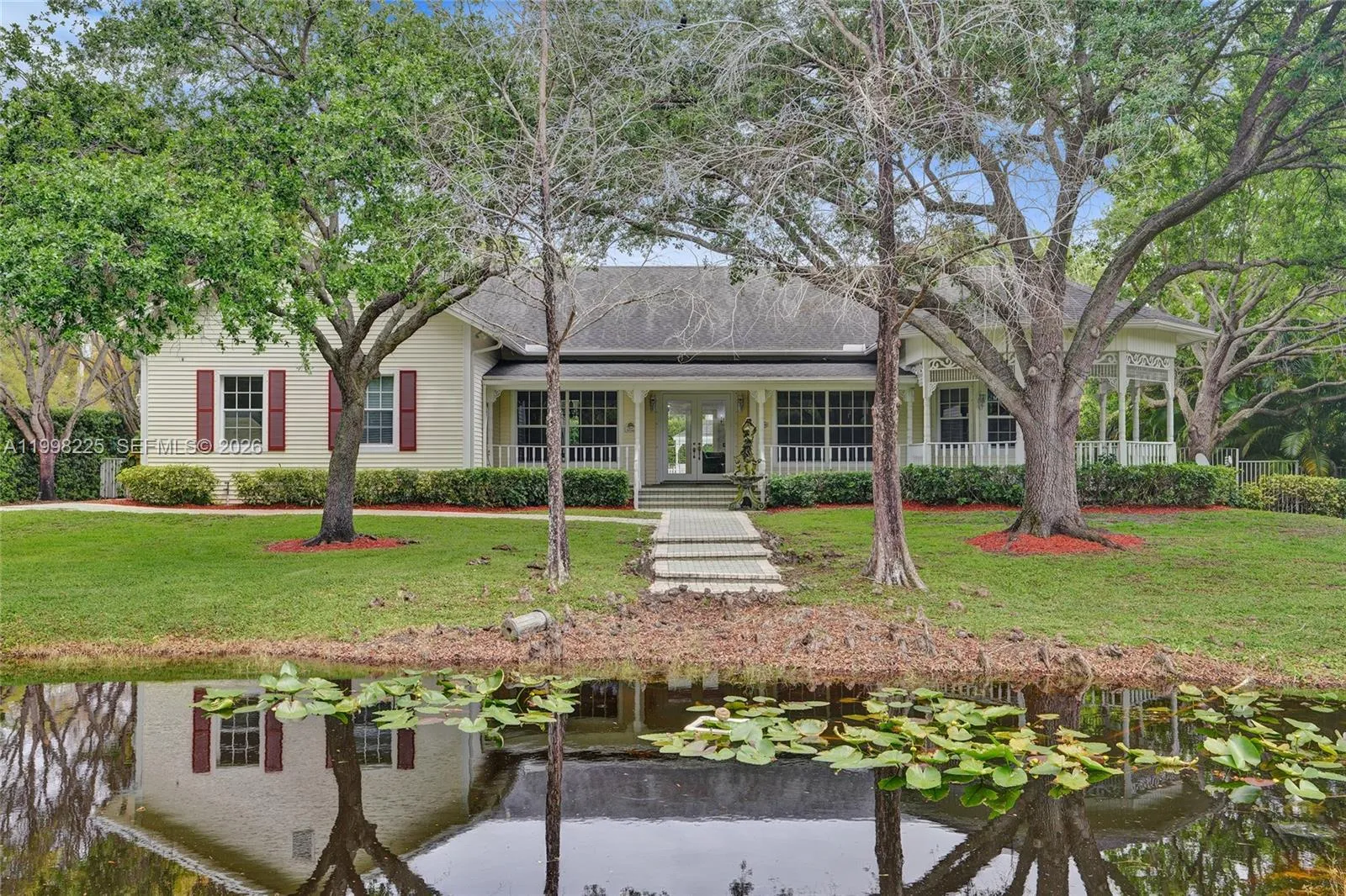 Foto de propiedad en 12350 NW 6th Street, Plantation, FL 33325 Plantation con MLS# 