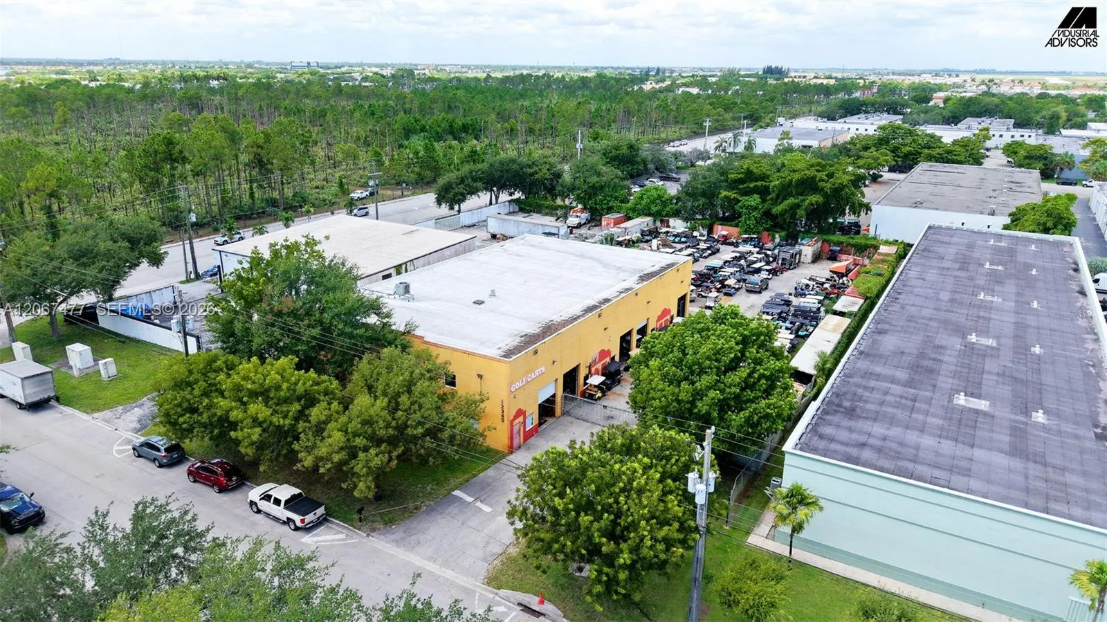 Foto de propiedad en 12350 SW 129th Court, Miami, FL 33186 Miami con MLS# 