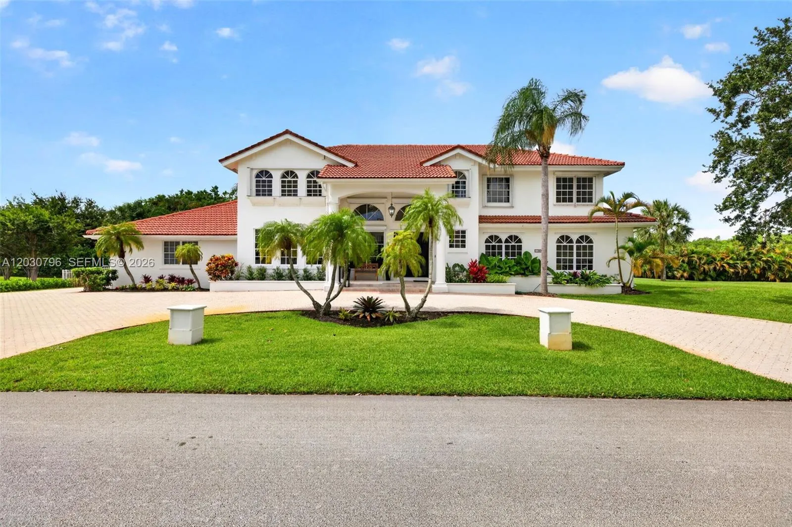 Foto de propiedad en 12360 SW 1st Street, Plantation, FL 33325 Plantation con MLS# 