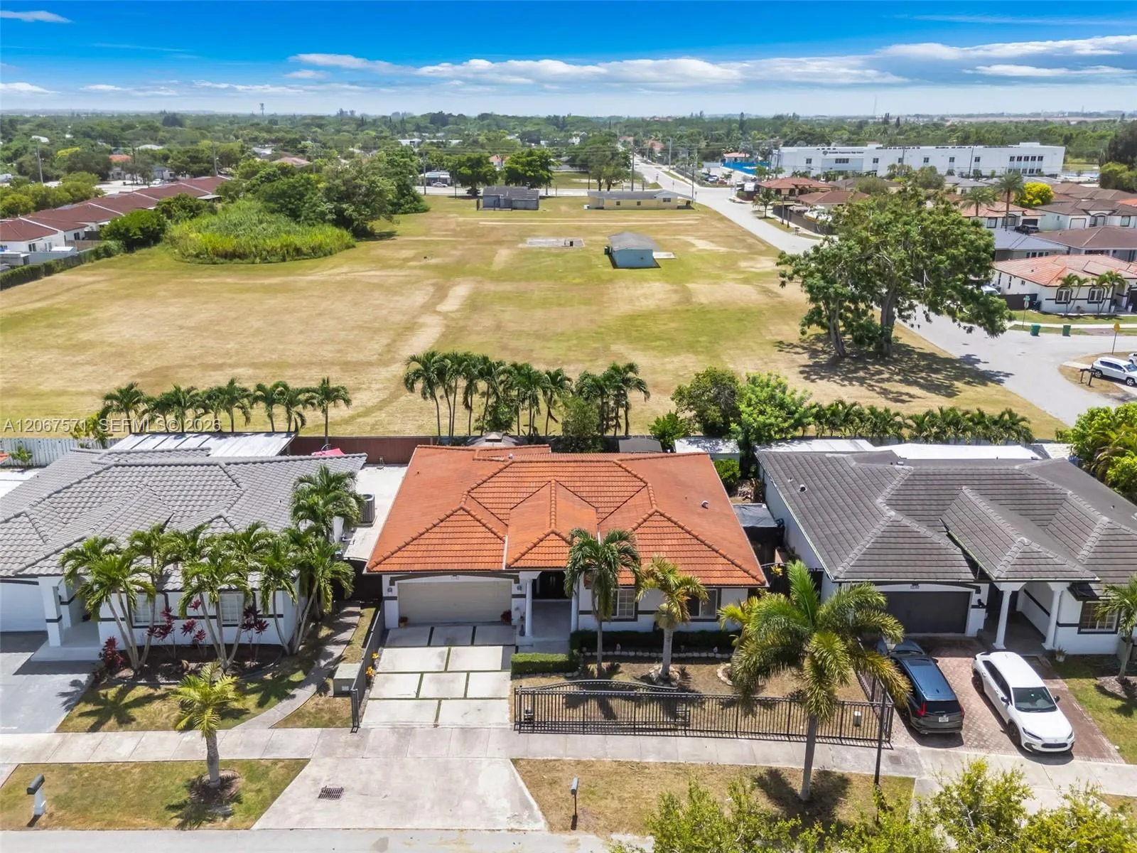 Foto de propiedad en 12382 SW 213th Terrace, Miami, FL 33177 Miami con MLS# 