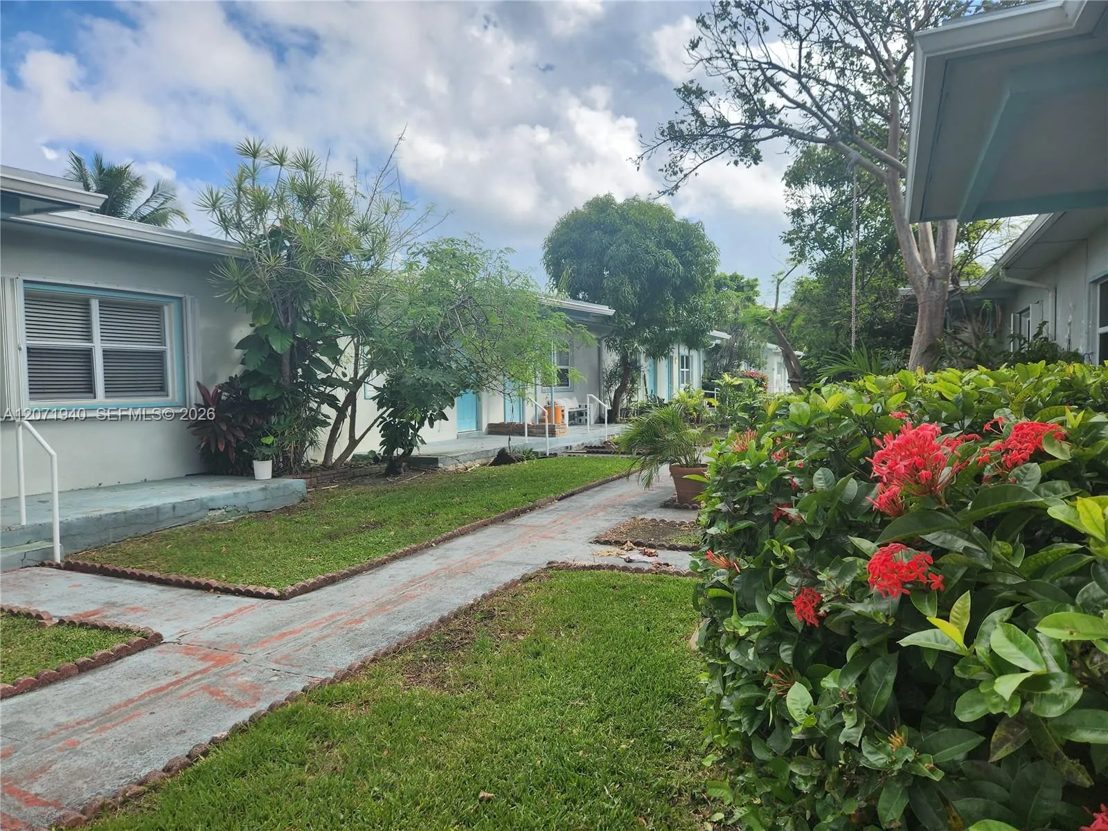 Foto de propiedad en 1239 Marseille Drive 4, Miami Beach, FL 33141 Miami Beach con MLS# 