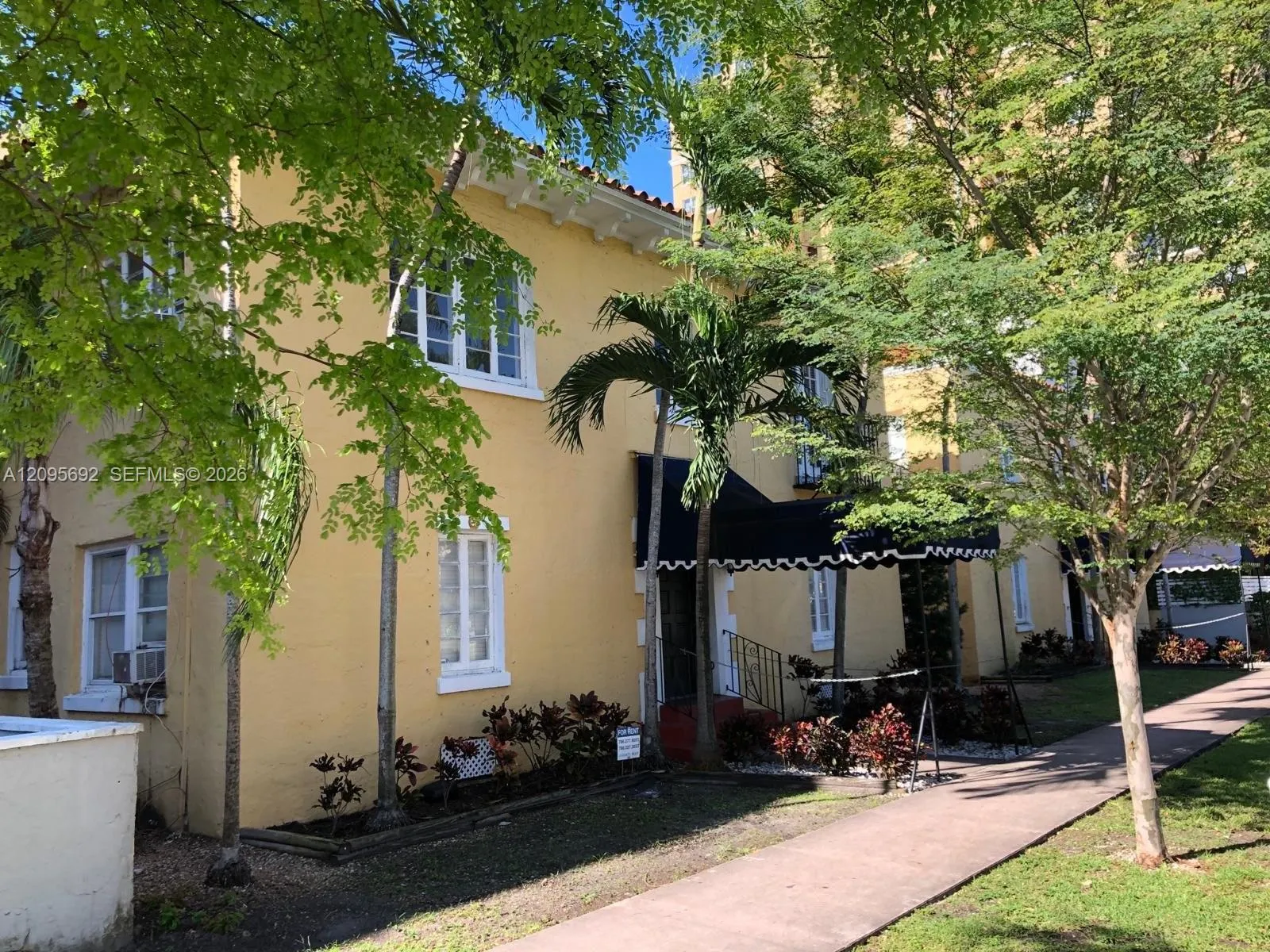 En Renta 124 Mendoza Avenue 8, Coral Gables, FL 33134, Coral Gables, FL 33134