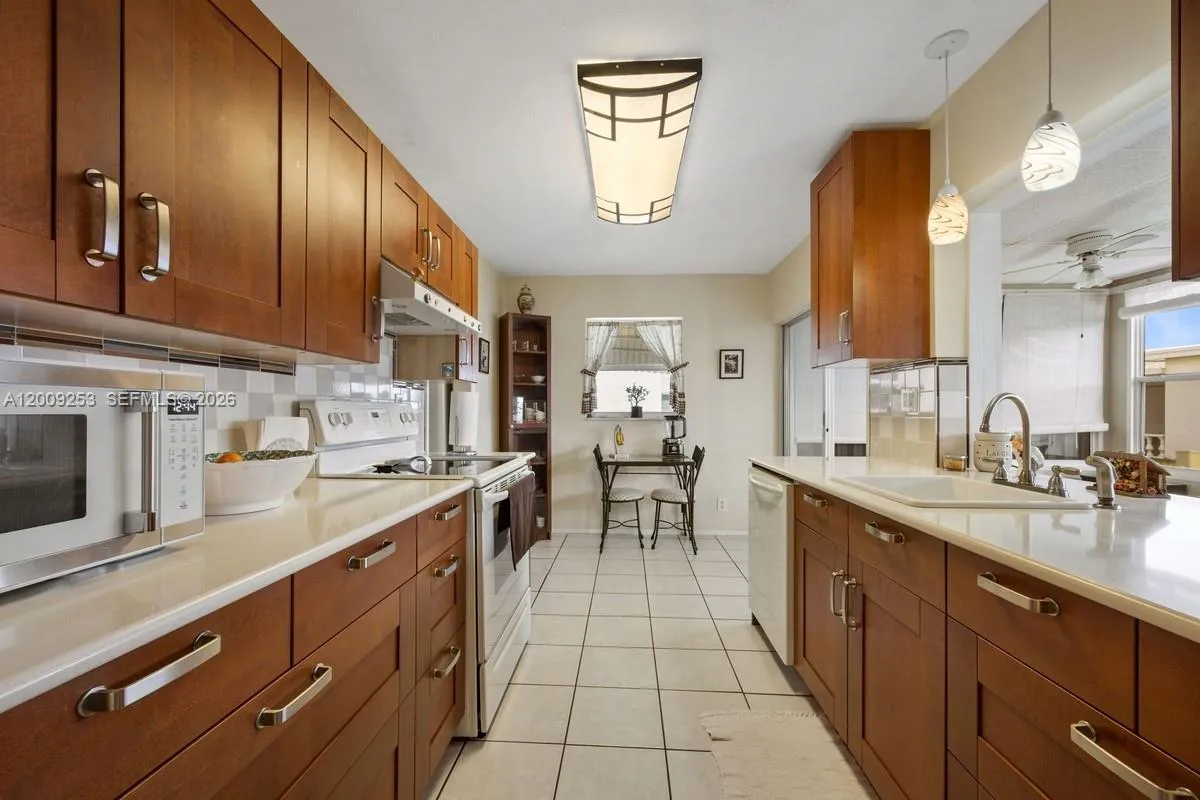 Vendido 124 SW 10th Street, Boynton Beach, FL 33426, Boynton Beach, FL 33426