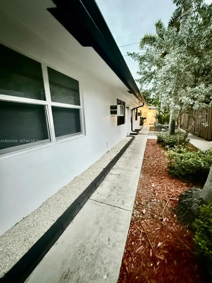 Foto de propiedad en 1240 NE 12th Avenue 1-5, Fort Lauderdale, FL 33304 Fort Lauderdale con MLS# 