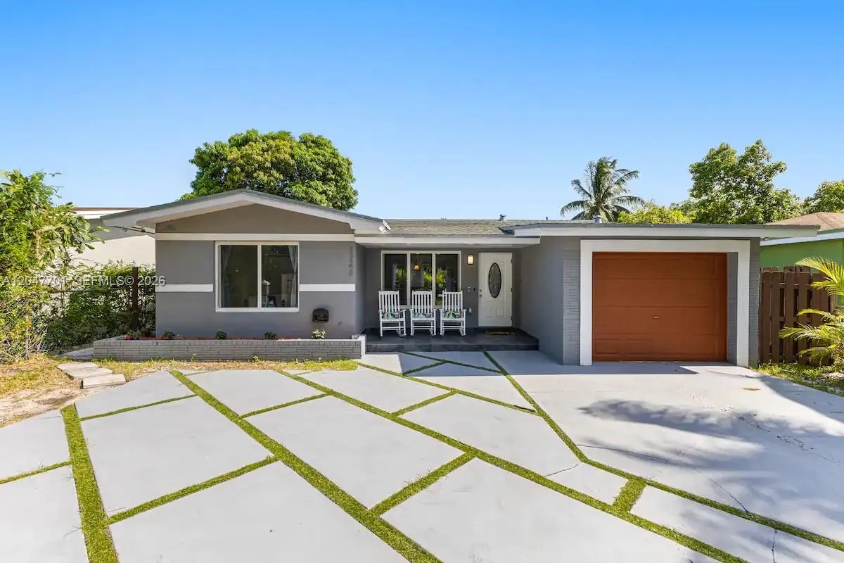 Foto de propiedad en 1240 NE 159th Street, North Miami Beach, FL 33162 North Miami Beach con MLS# 