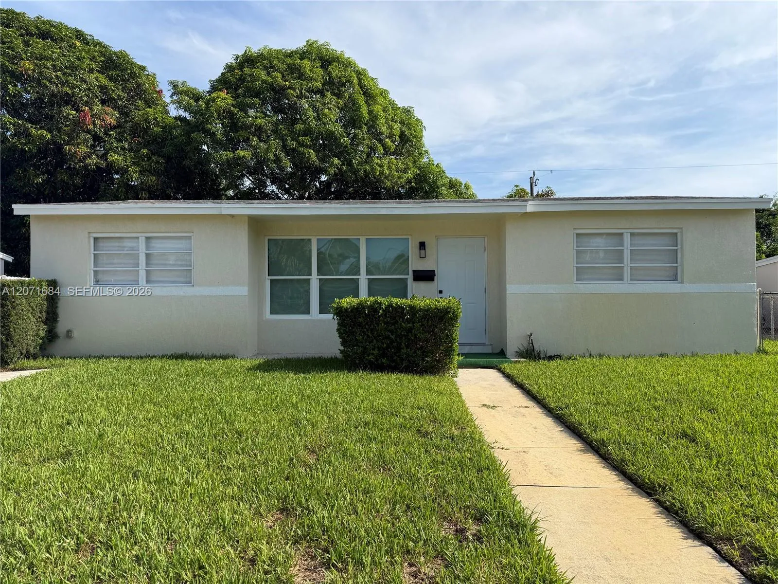 Foto de propiedad en 1240 W 26th Court, Riviera Beach, FL 33404 Riviera Beach con MLS# 