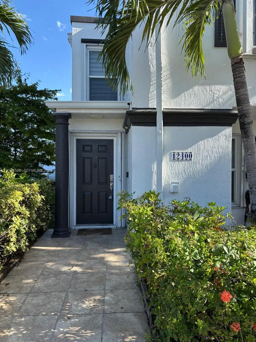 Foto de propiedad en 12400 NW 11th Lane 2101, Miami, FL 33182 Miami con MLS# 