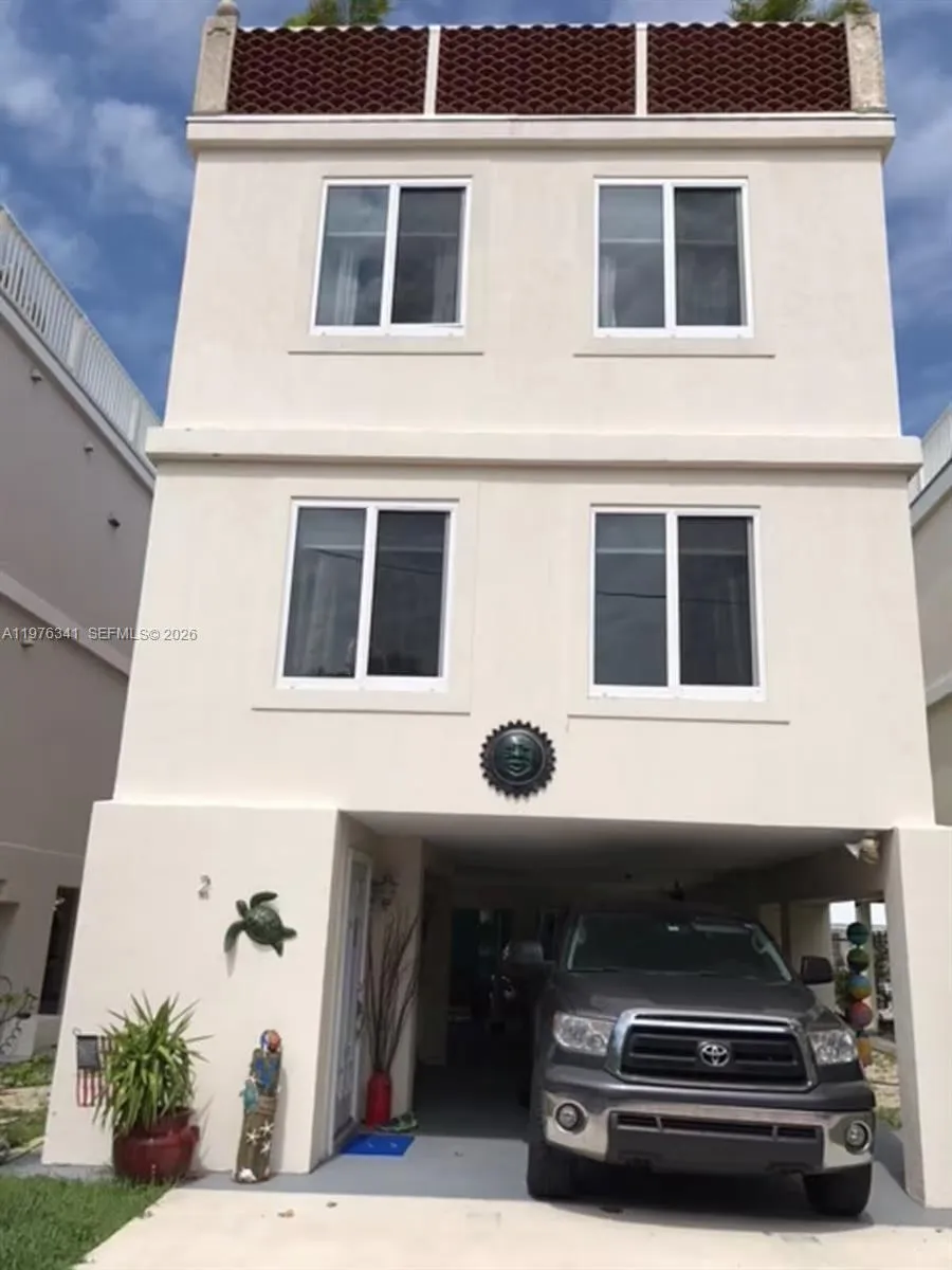Foto de propiedad en 12400 Overseas Highway, Marathon, FL 33050 Marathon con MLS# 