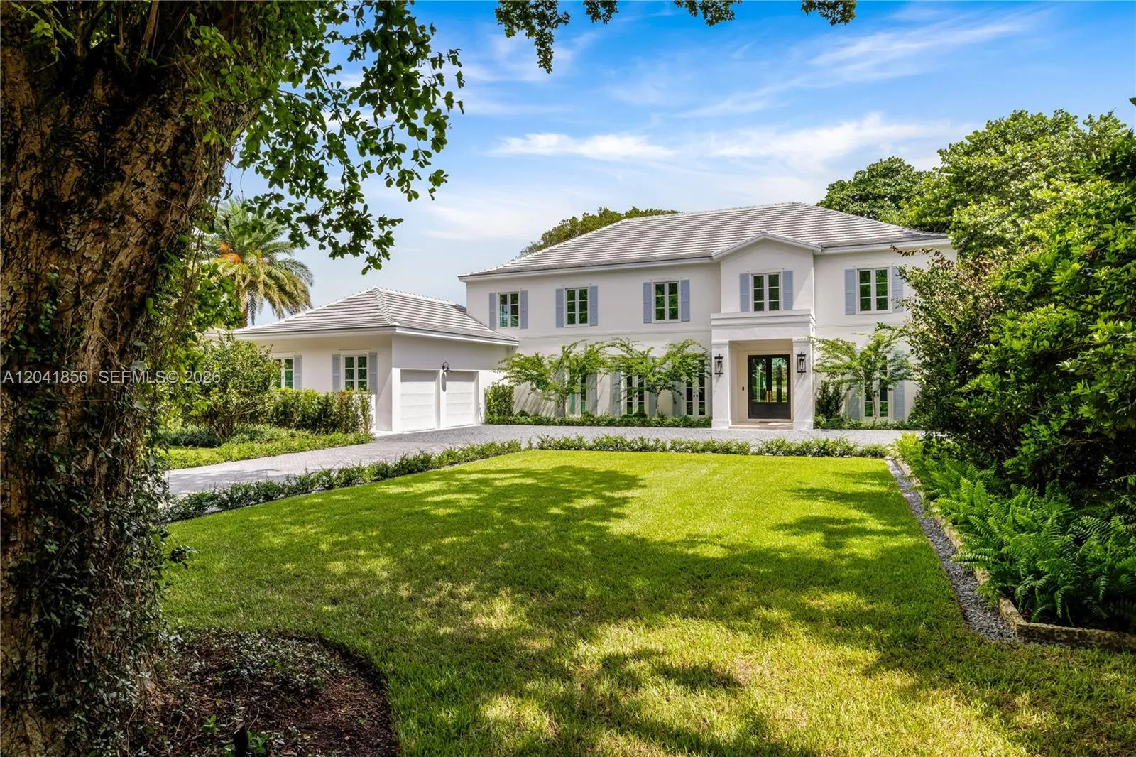 Foto de propiedad en 1241 Mariola Court, Coral Gables, FL 33134 Coral Gables con MLS# 