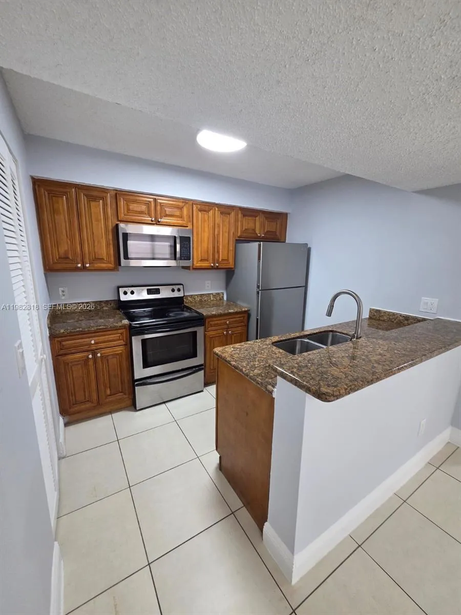 Foto de propiedad en 1241 SW 46th Avenue 1006, Pompano Beach, FL 33069 Pompano Beach con MLS# 
