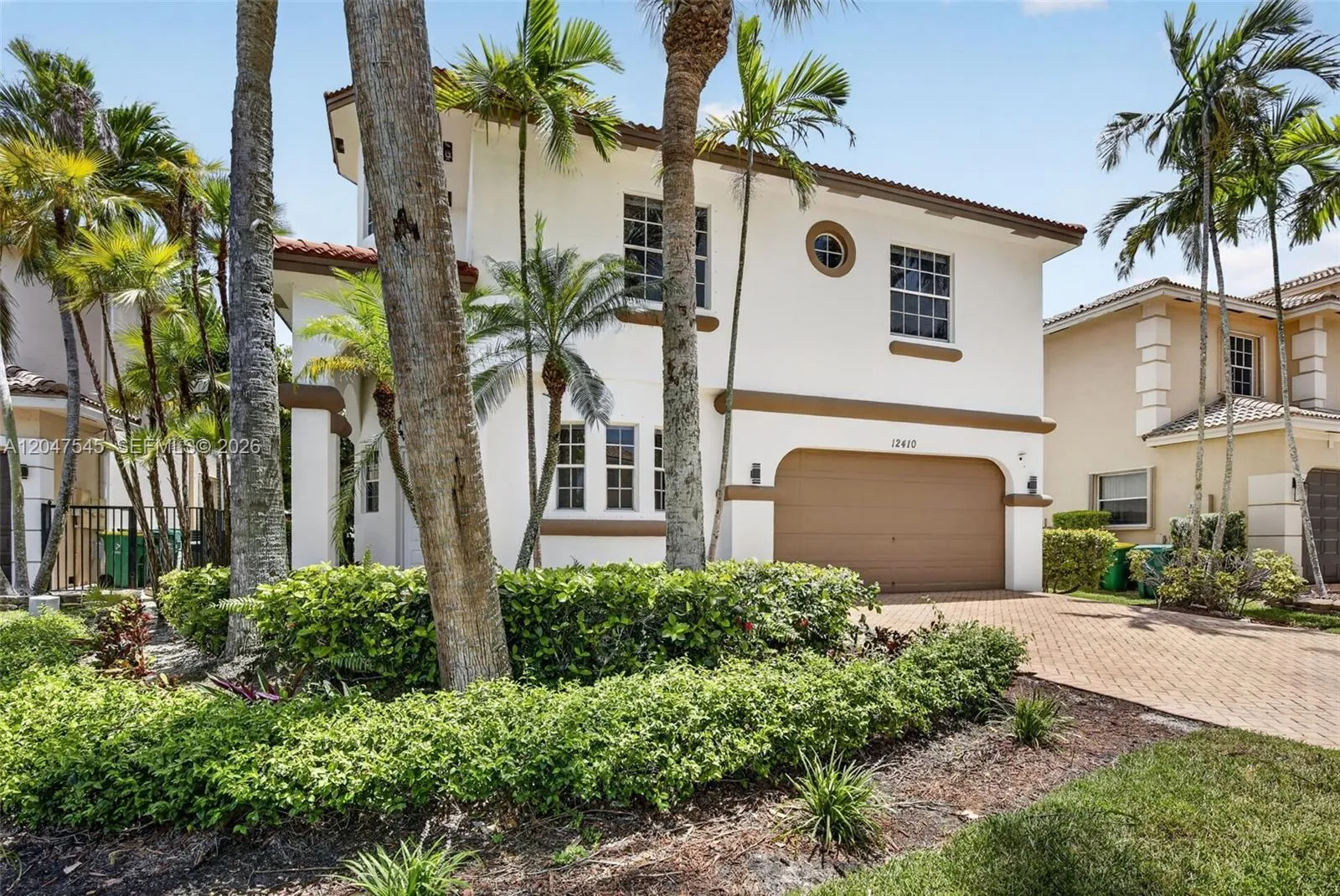 Foto de propiedad en 12410 SW 1st Street, Plantation, FL 33325 Plantation con MLS# 