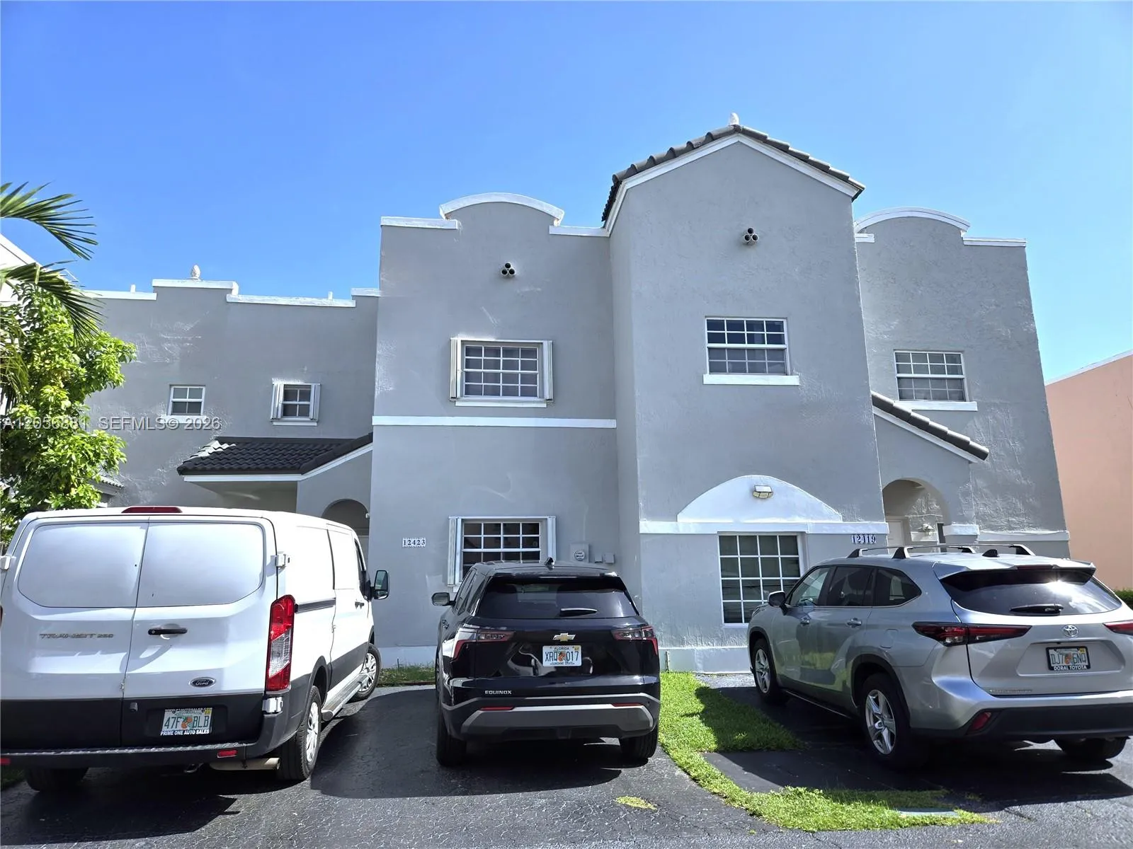 Foto de propiedad en 12423 NW 7th Lane, Miami, FL 33182 Miami con MLS# 