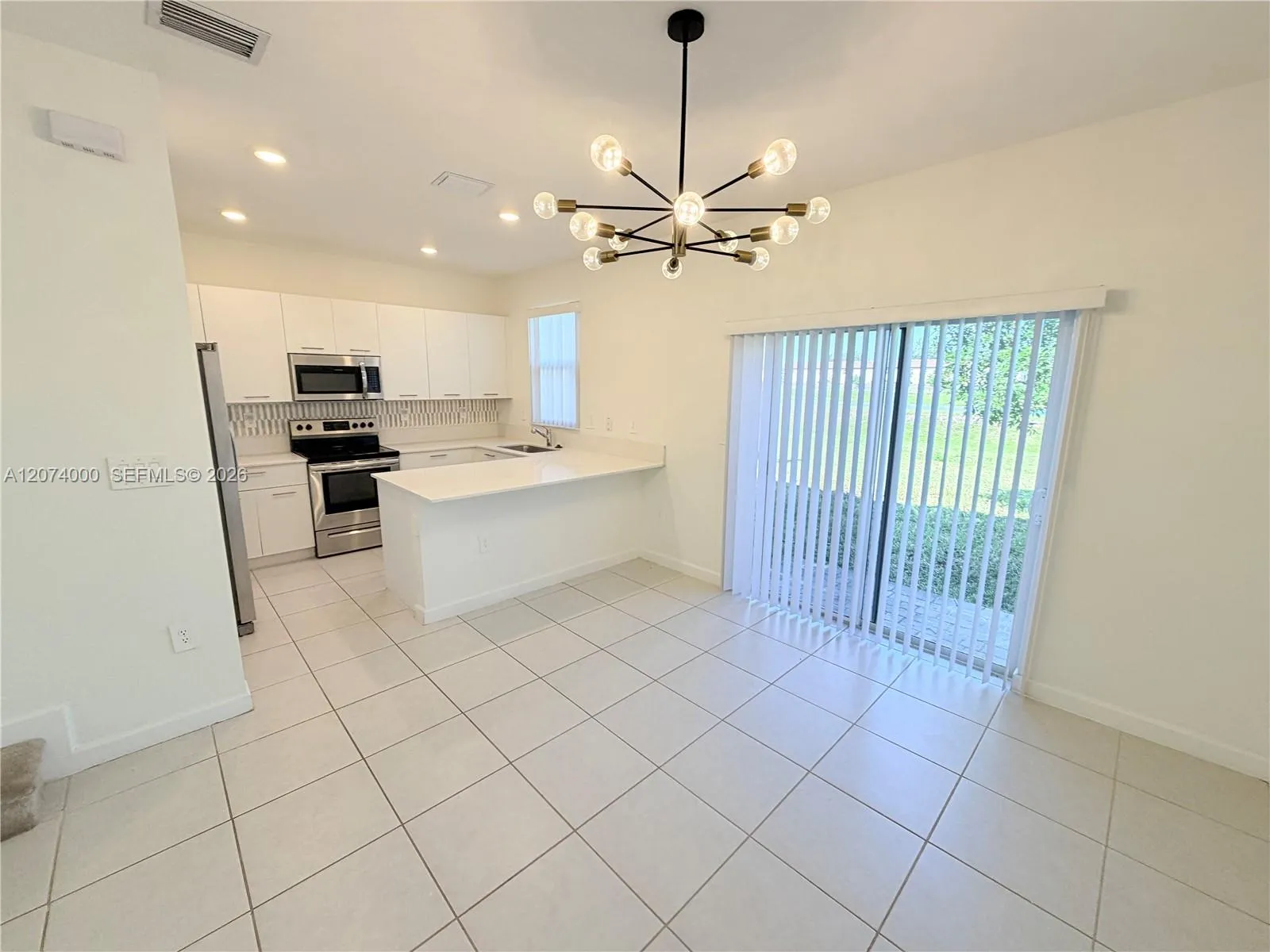 En Venta 12432 NW 23rd Court, Miami, FL 33167, Miami, FL 33167