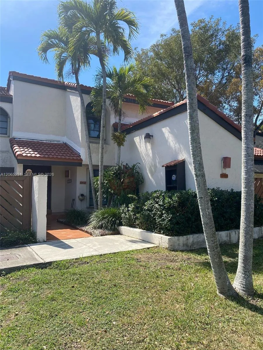 Foto de propiedad en 12432 SW 94th Lane, Miami, FL 33186 Miami con MLS# 
