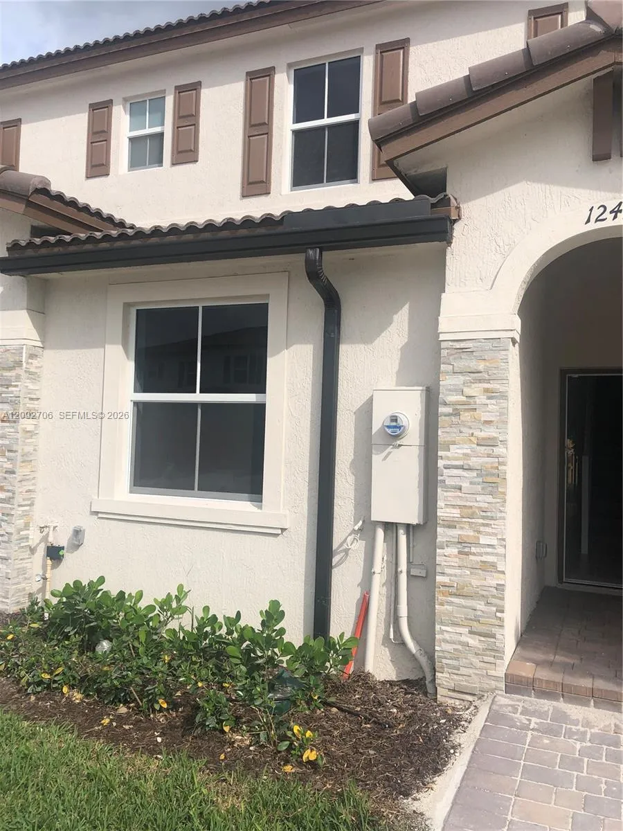 En Venta 12437 NW 23rd Court, Miami, FL 33167, Miami, FL 33167