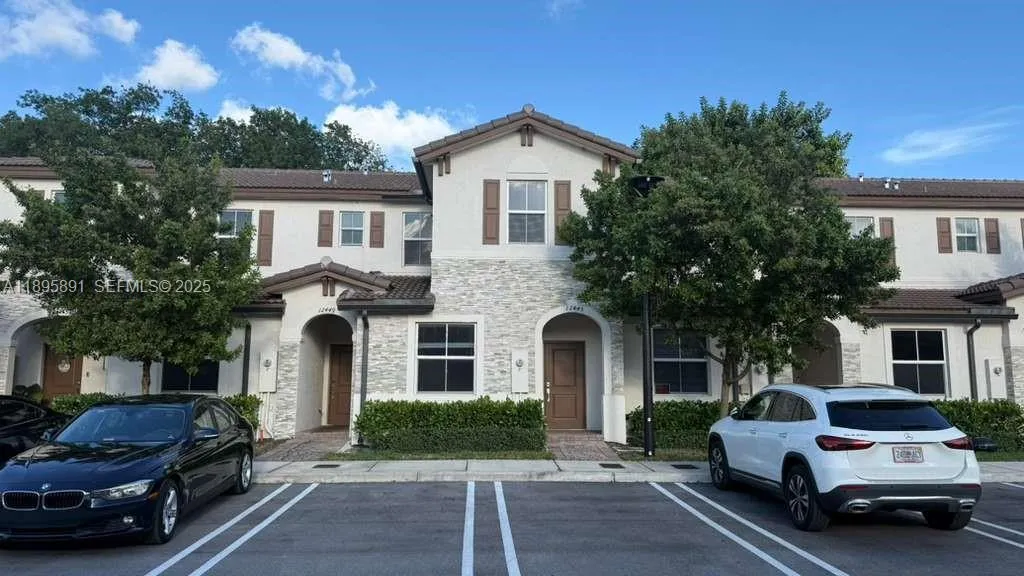 Foto de propiedad en 12445 NW 23rd Court, Miami, FL 33167 Miami con MLS# 