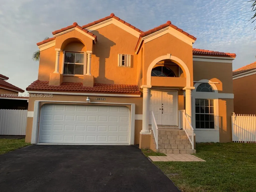 Foto de propiedad en 12447 NW 7th Street, Miami, FL 33182 Miami con MLS# 